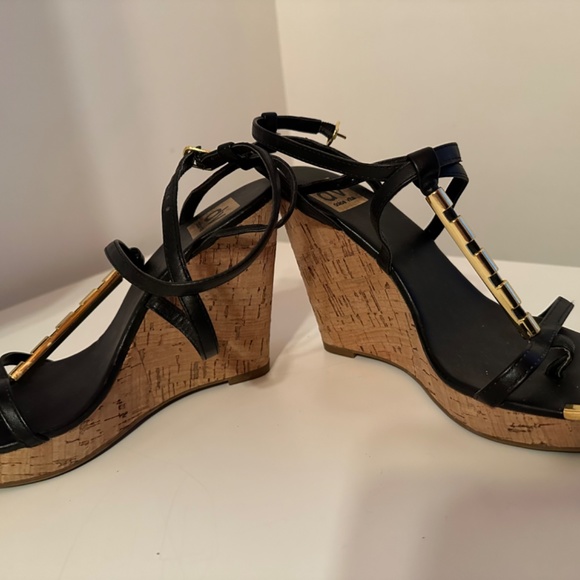Dolce vita leather sandals with gold detail - Picture 2 of 6